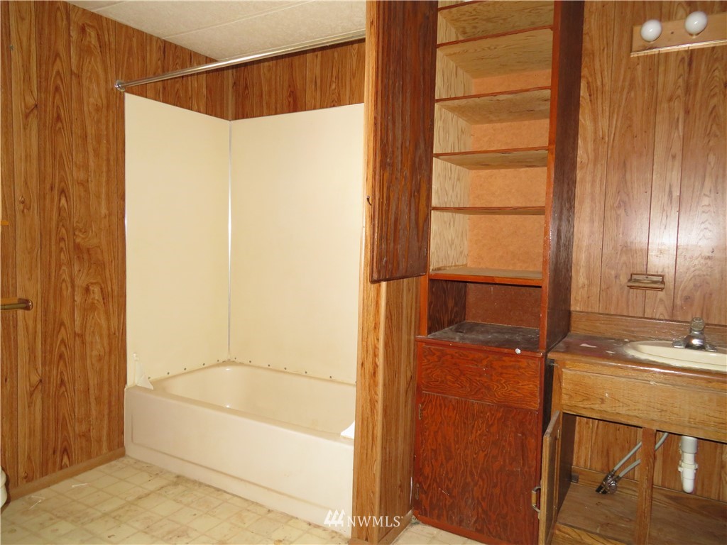 30580 State Rte 20 Republic, WA 99166 - Photo 8 of 15 a bathroom with a bathtub and a shower