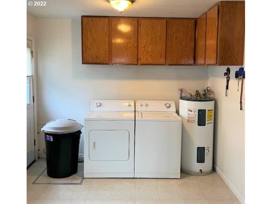 819 Southwest 7th Street Pendleton, OR 97801 - Photo 12 of 17 a utility room with dryer and washer