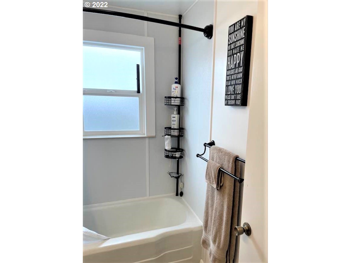819 Southwest 7th Street Pendleton, OR 97801 - Photo 6 of 17 a bathroom with a bathtub and a shower