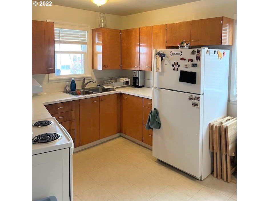 819 Southwest 7th Street Pendleton, OR 97801 - Photo 10 of 17 a room with storage and utility
