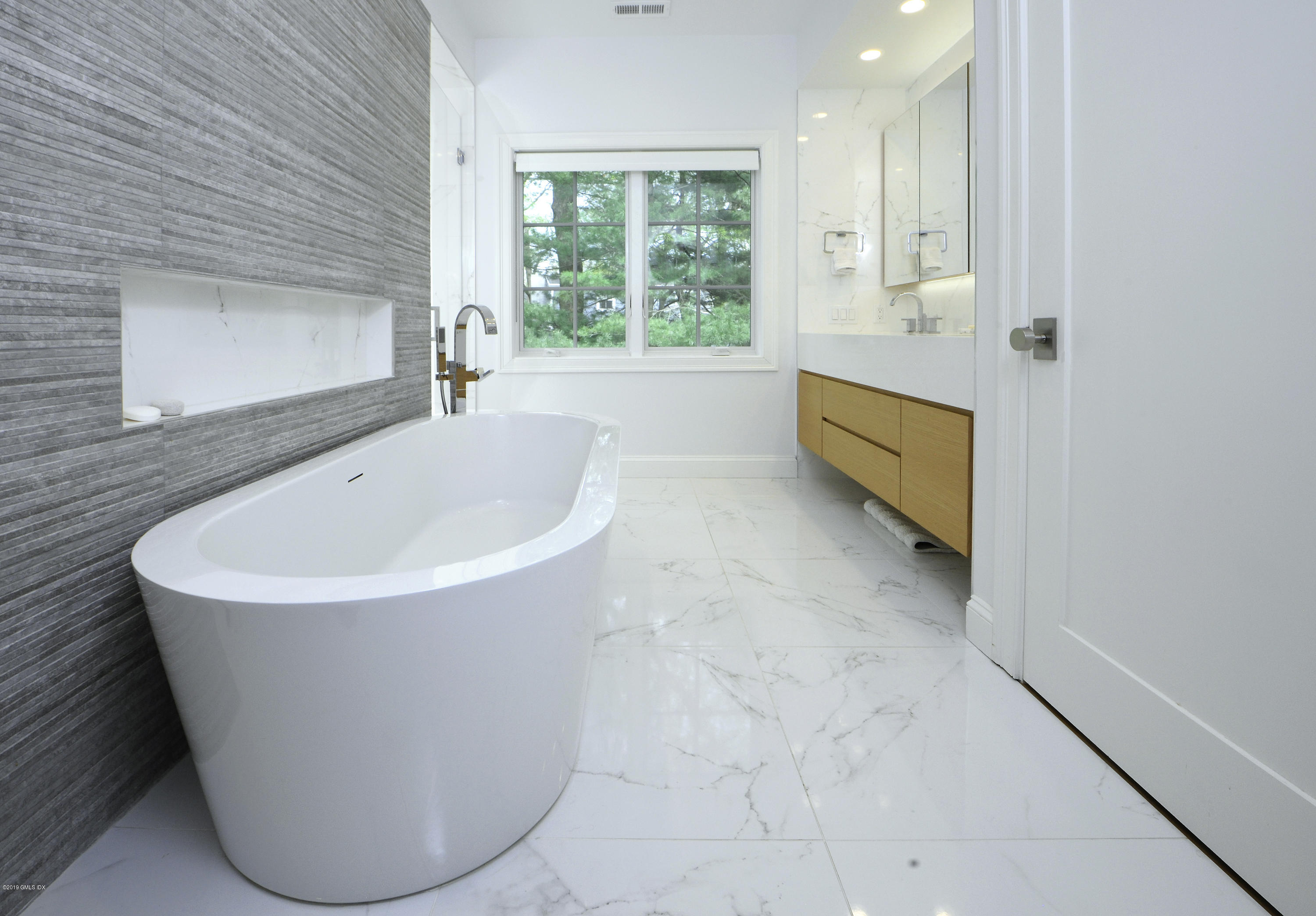 21 Bramble Lane Riverside, CT 06878 - Photo 12 of 30 12