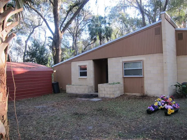 $1,200 | 208 Northeast 7th Place, Unit A, Micanopy, FL 32667