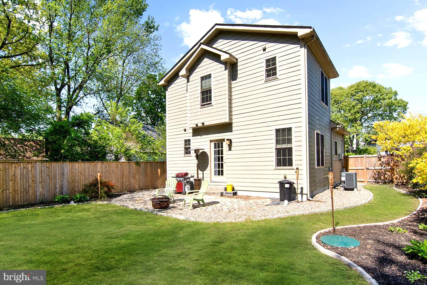 Privacy Fenced Yard with Grillmaster's Patio