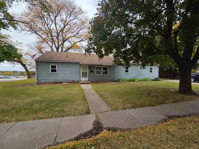 $72,800 | 1804 Glen Avenue, Beloit, WI 53511