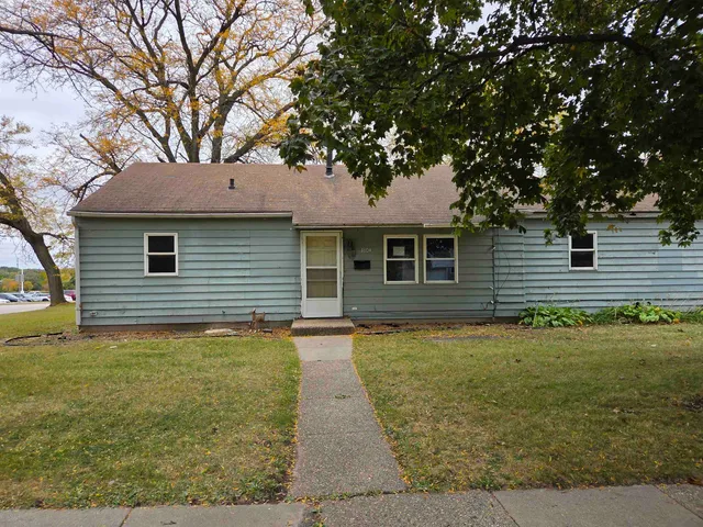 $72,800 | 1804 Glen Avenue, Beloit, WI 53511