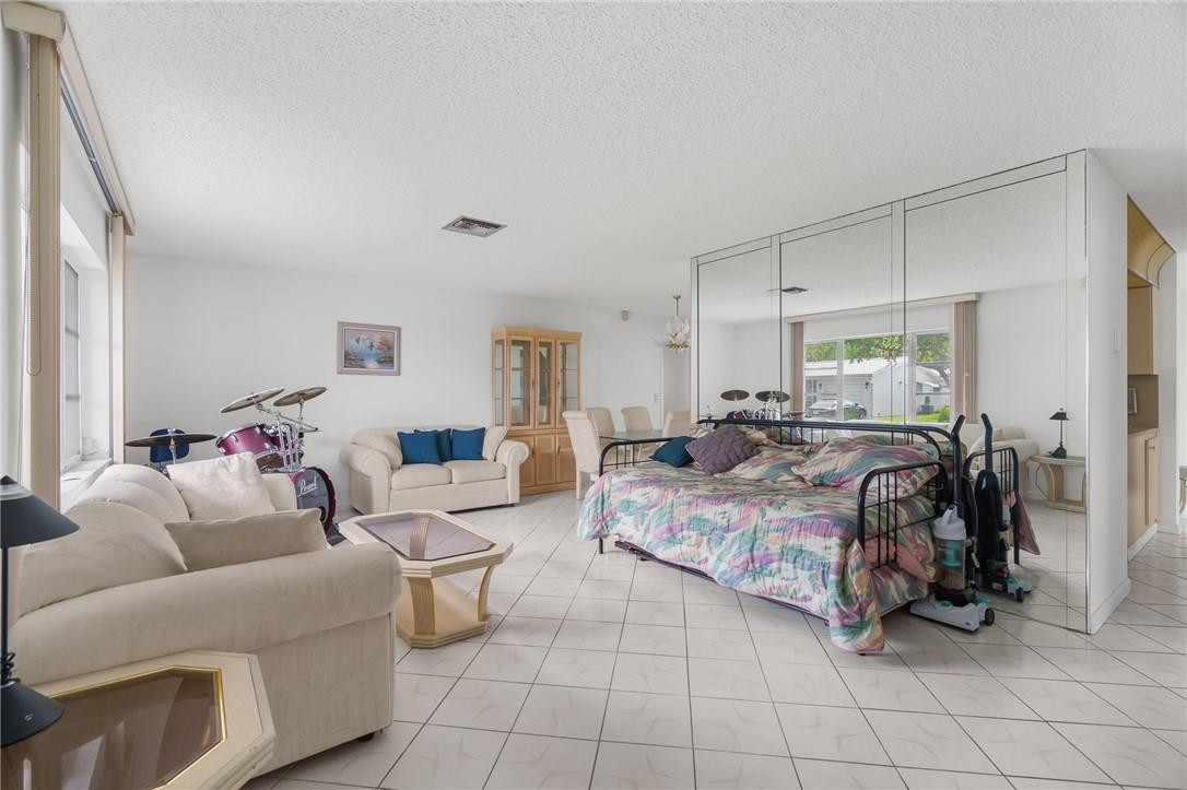 1151 Northwest 89th Way Plantation, FL 33322 - Photo 4 of 41 Photo 4