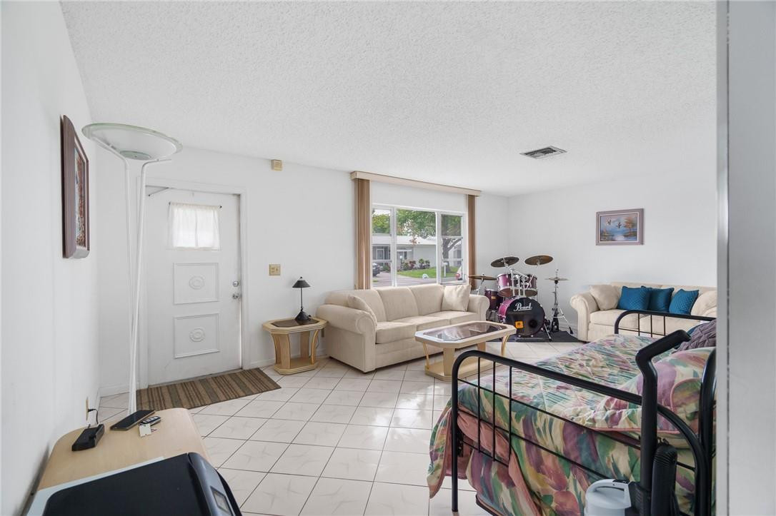 1151 Northwest 89th Way Plantation, FL 33322 - Photo 5 of 41 Photo 5