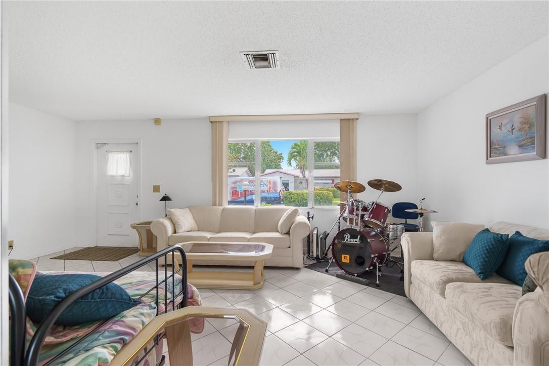 1151 Northwest 89th Way Plantation, FL 33322 - Photo 6 of 41 Photo 6