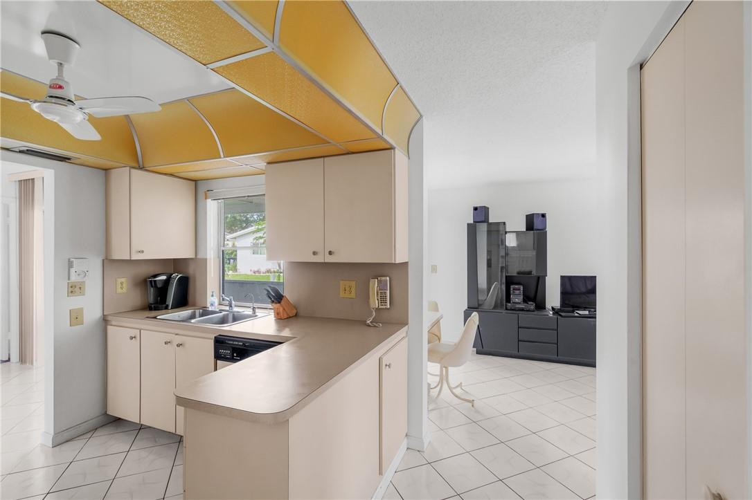 1151 Northwest 89th Way Plantation, FL 33322 - Photo 10 of 41 Photo 10