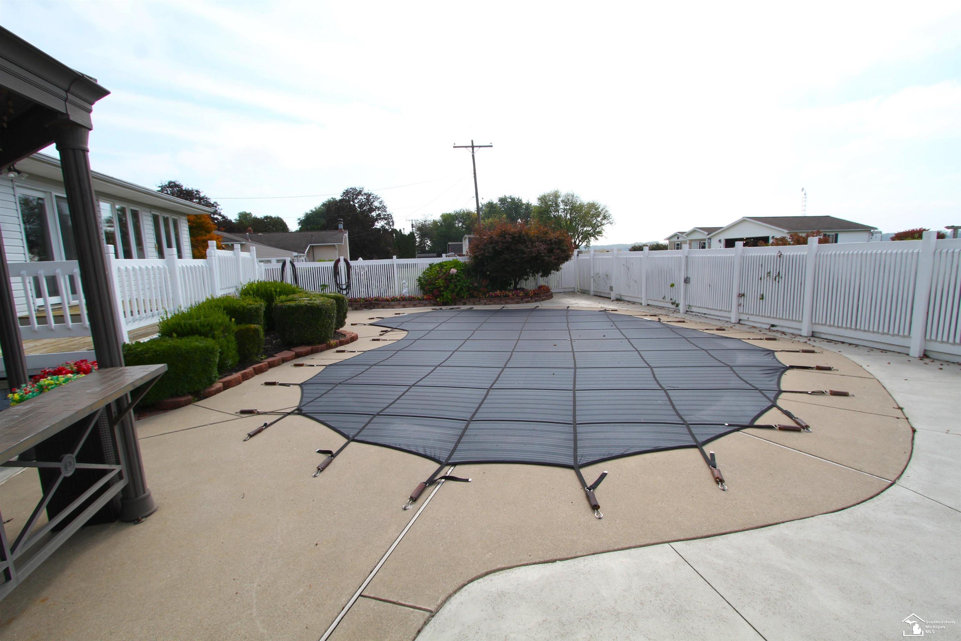 4833 Stadler Road Monroe, MI 48162 - Photo 9 of 59 50189339-1477da93-eeff-4ca1-811f-7e15ccaefc4a.JPG