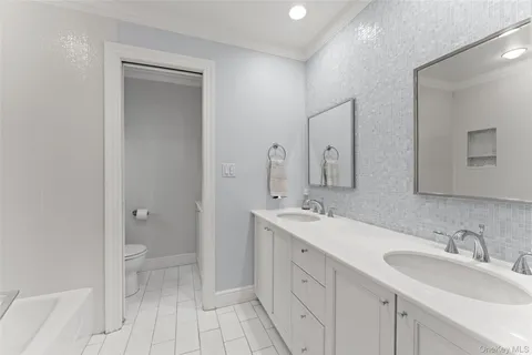$3,295,000 | 12 Kolbert Drive, Scarsdale, NY 10583