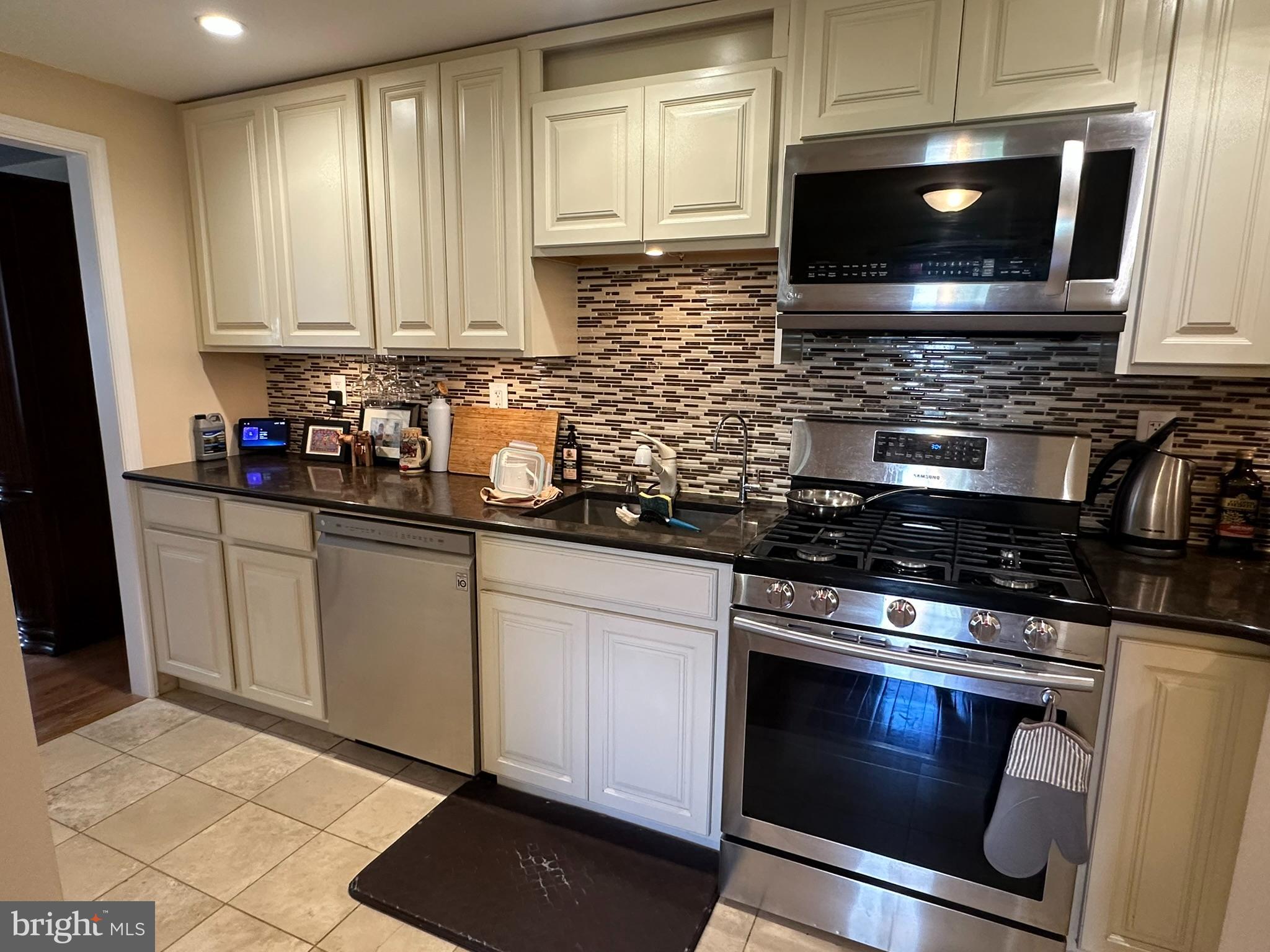 217 Lyster Road Oreland, PA 19075 - Photo 13 of 39 Gallery Image 13
