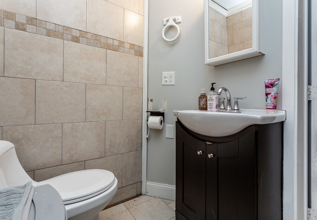 219 Montaup Street Fall River, MA 02724 - Photo 11 of 39