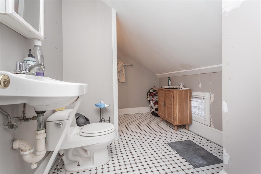 219 Montaup Street Fall River, MA 02724 - Photo 33 of 39