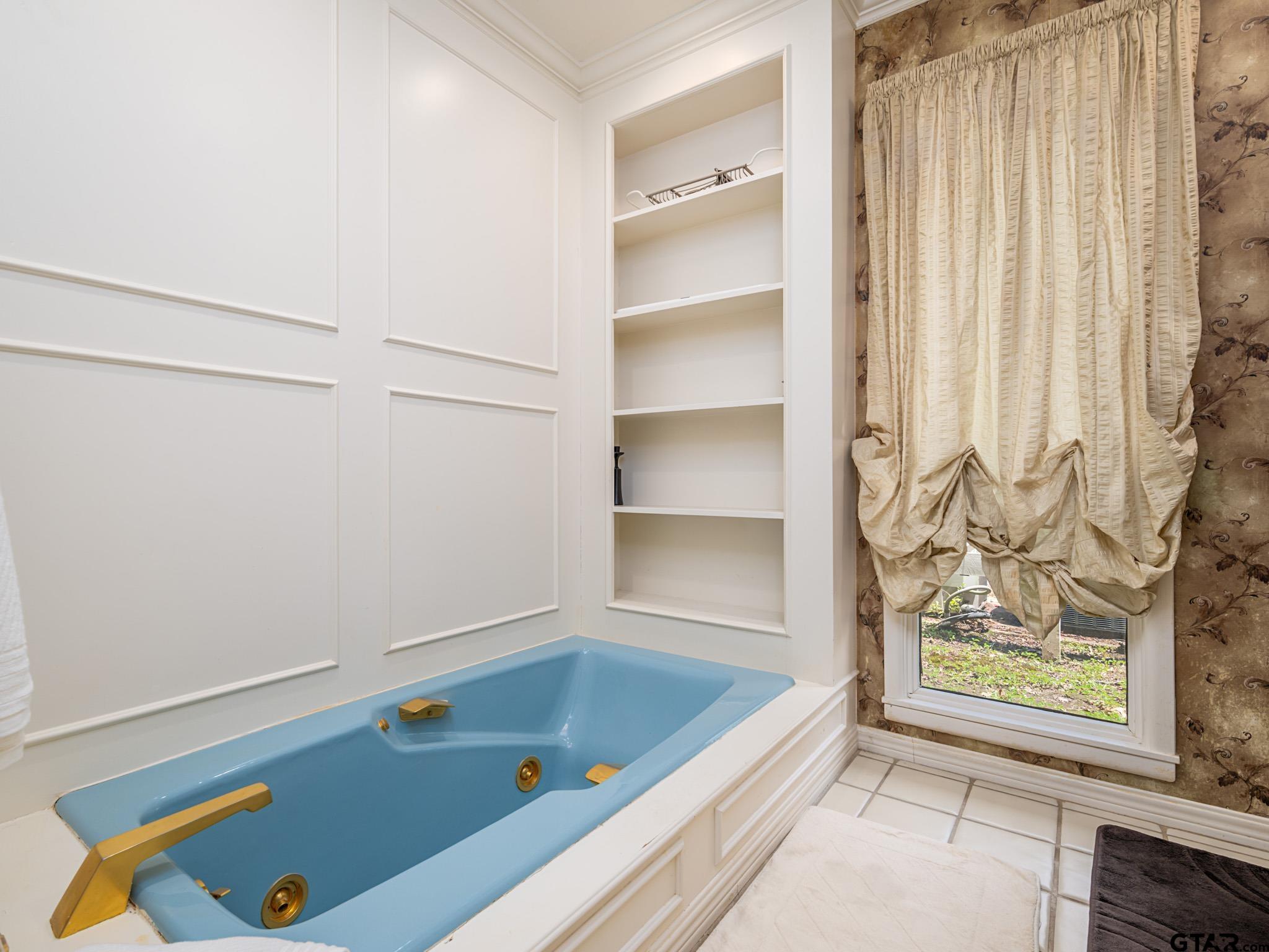 16611 Old Noonday Road Tyler, TX 75703 - Photo 17 of 46 a room with a wooden floor and a window