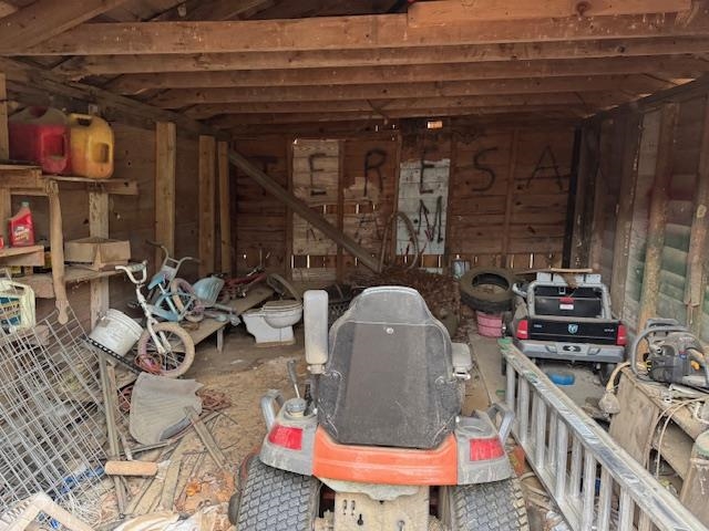 110 Levoid Road Bolivar, TN 38008 - Photo 18 of 22 a room with musical instruments