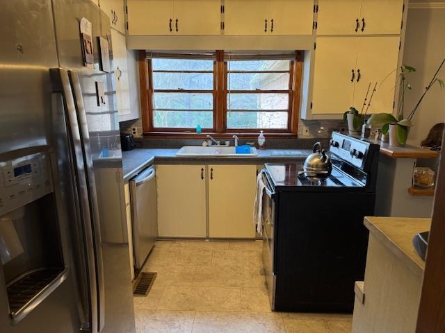 110 Levoid Road Bolivar, TN 38008 - Photo 7 of 22 a kitchen with a sink stove and refrigerator