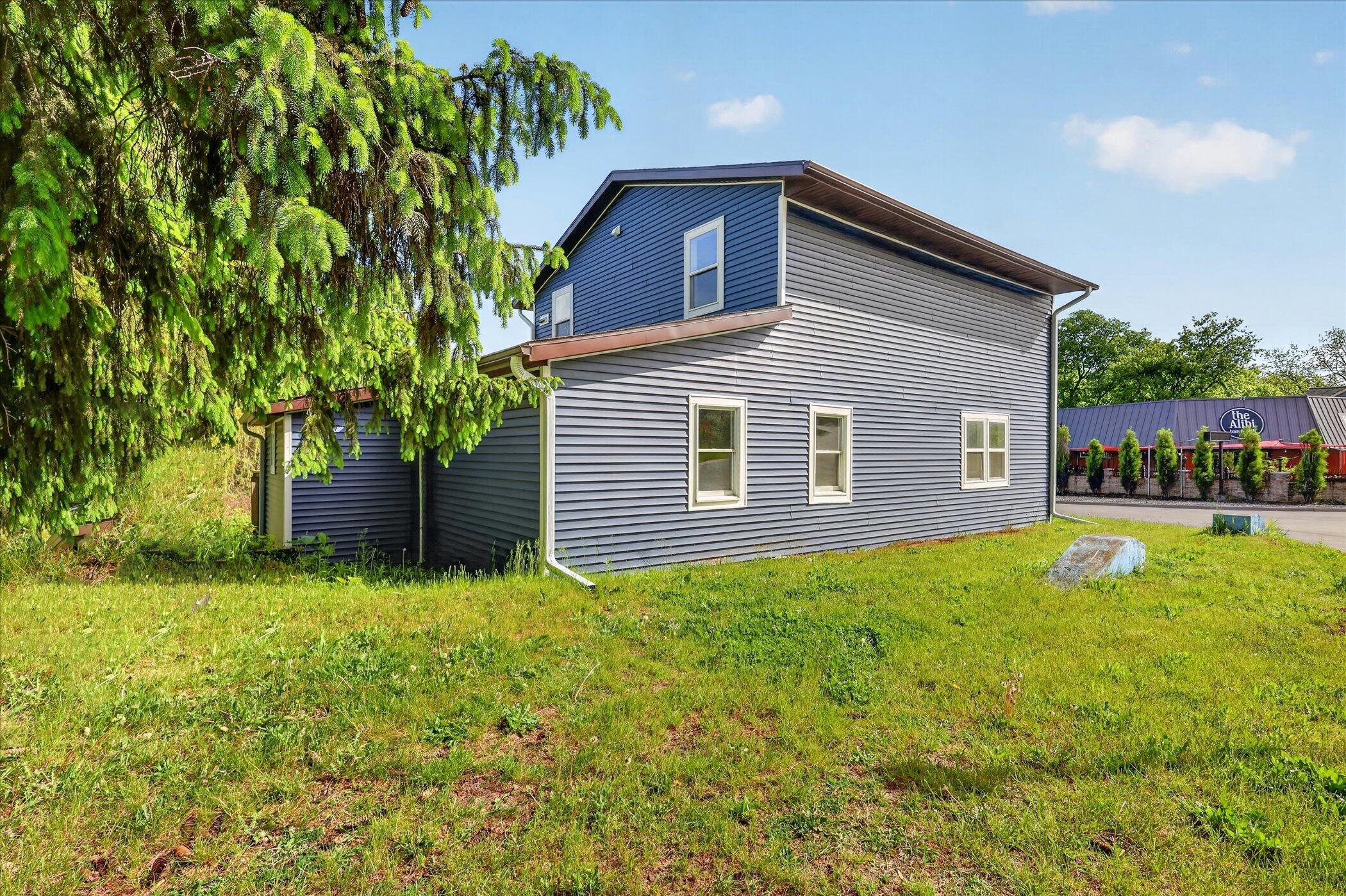 1387 East Riverside Drive Ionia, MI 48846 - Photo 6 of 60 38-1387-E-Riverside-Dr-Ionia-MI-48846-Wi