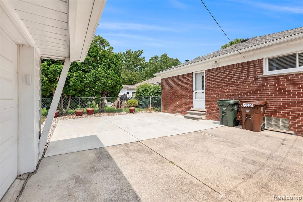 1863 Prestwick Road Grosse Pointe, MI 48236 - Photo 22 of 29