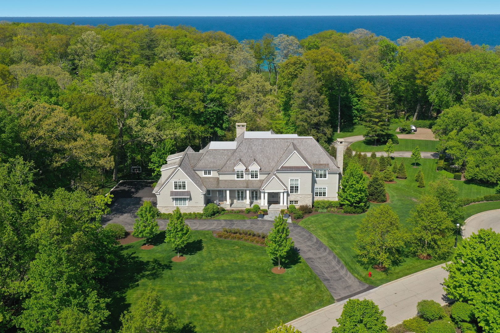 570 Lansdowne Lane, Lake Bluff, IL 60044 Compass