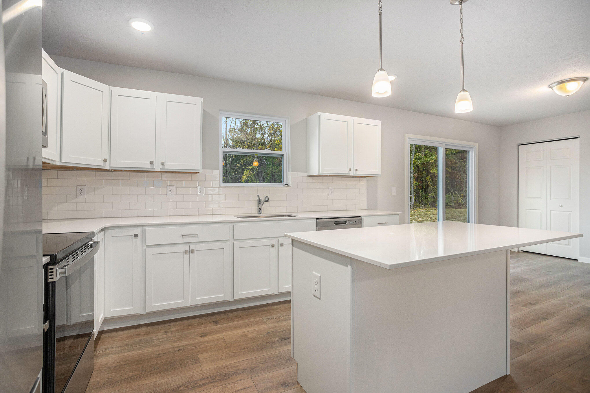 606 Arizona Boulevard Three Rivers, MI 49093 - Photo 6 of 27 MFW031-i1880-Kitchen3