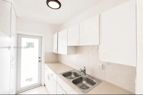 $1,800 | 7271 Gary Avenue, Unit 25, Miami Beach, FL 33141