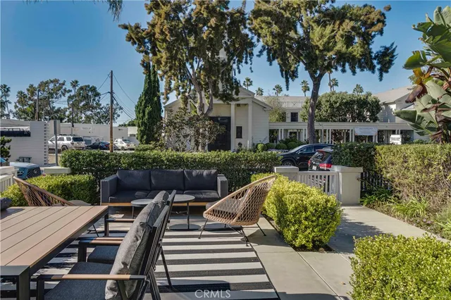 a view of a pathway both side of building