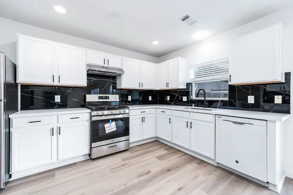 $2,200 | 10218 Dr Peridot Cove, Houston, TX 77095