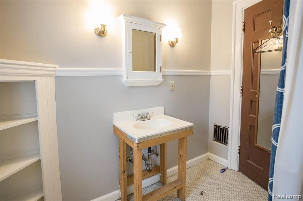 140 Atkinson Street Detroit, MI 48202 - Photo 24 of 52