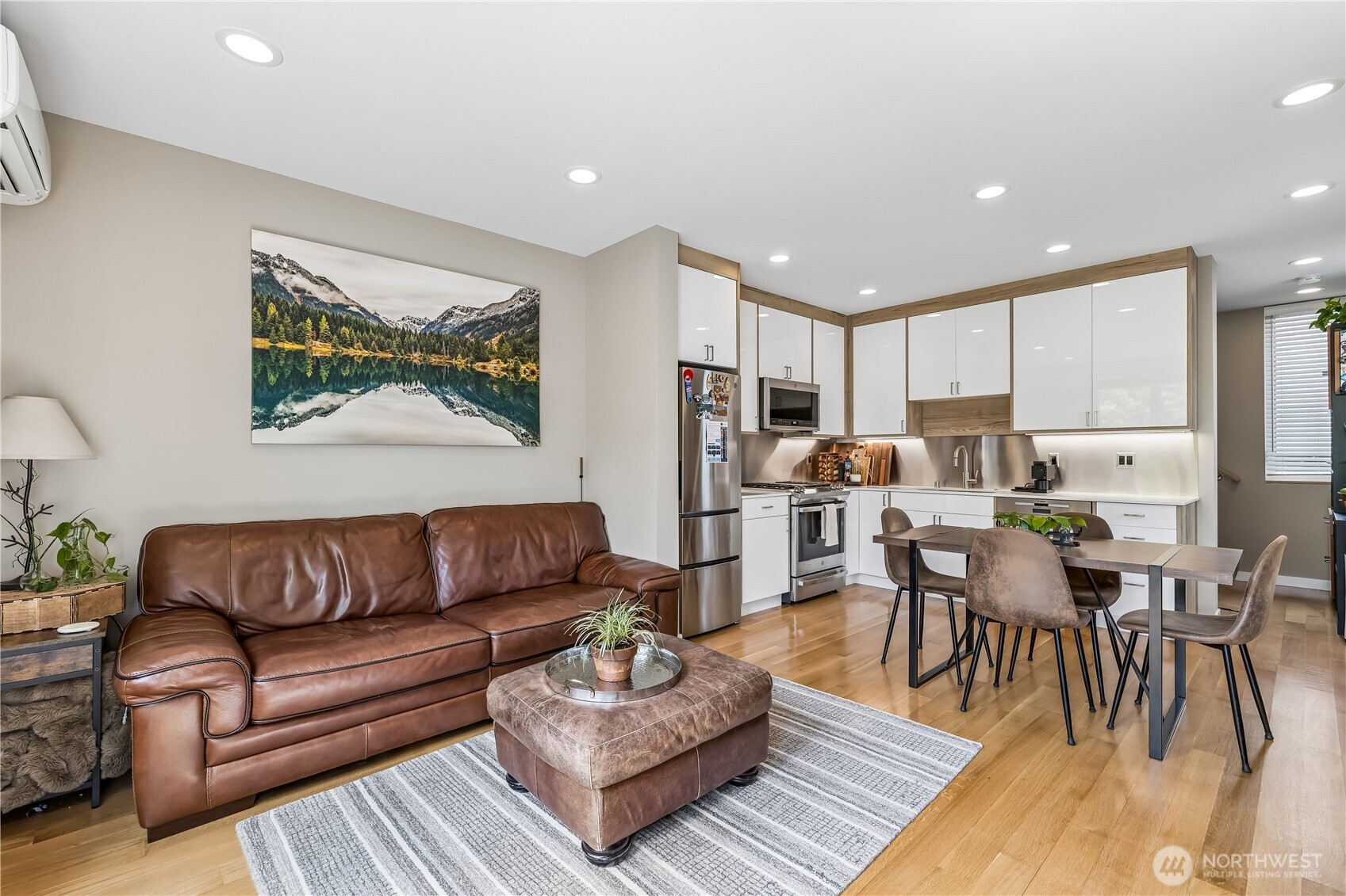 3665 Interlake Avenue North, Unit B Seattle, WA 98103 - Photo 2 of 24