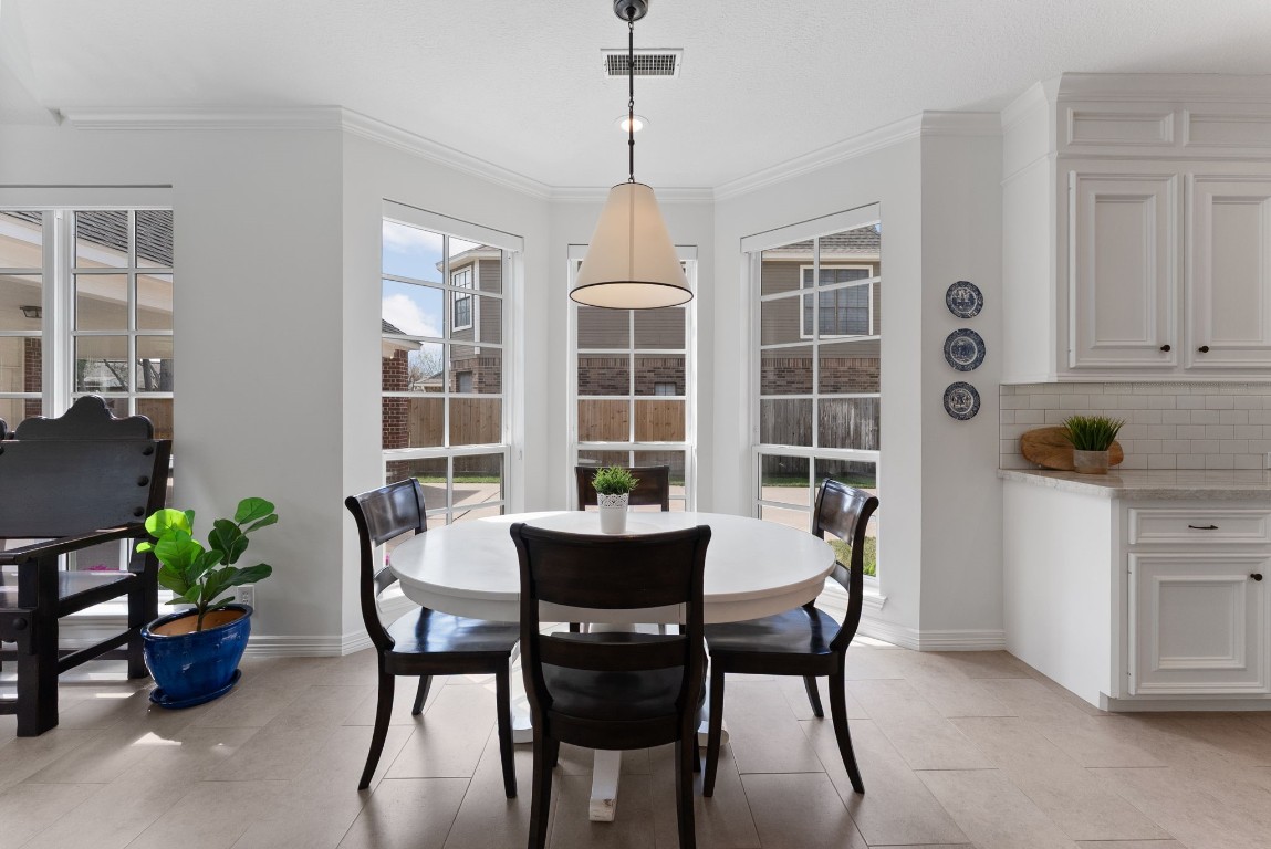 5503 Winding Ridge Drive Spring, TX 77379 - Photo 18 of 50 The breakfast area is the perfect spot for a quick meal.