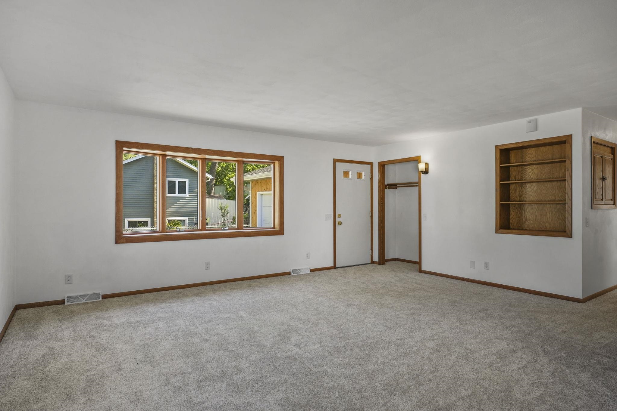 207 South Rutland Street Brooklyn, WI 53521 - Photo 11 of 61