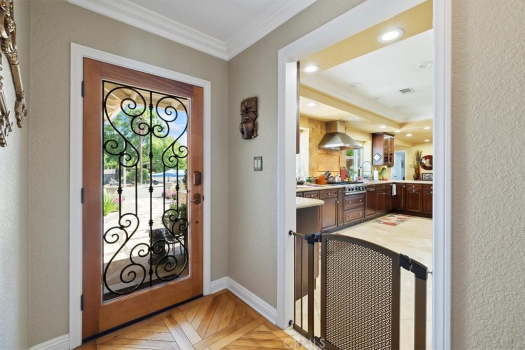 2065 Bronson Way Riverside, CA 92506 - Photo 11 of 75