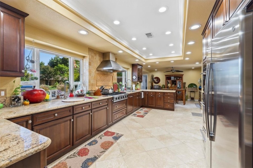 2065 Bronson Way Riverside, CA 92506 - Photo 12 of 75