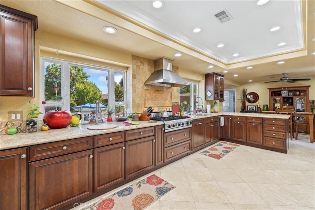 2065 Bronson Way Riverside, CA 92506 - Photo 13 of 75