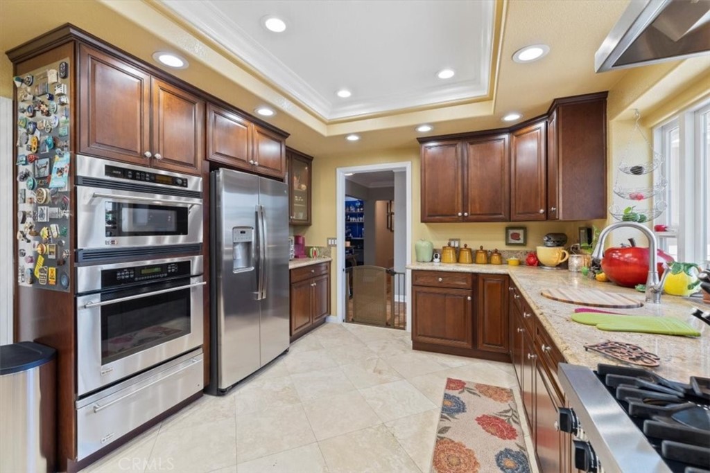 2065 Bronson Way Riverside, CA 92506 - Photo 14 of 75