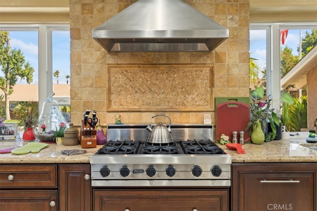 2065 Bronson Way Riverside, CA 92506 - Photo 15 of 75