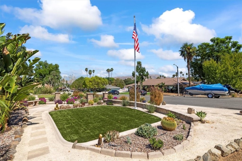 2065 Bronson Way Riverside, CA 92506 - Photo 7 of 75