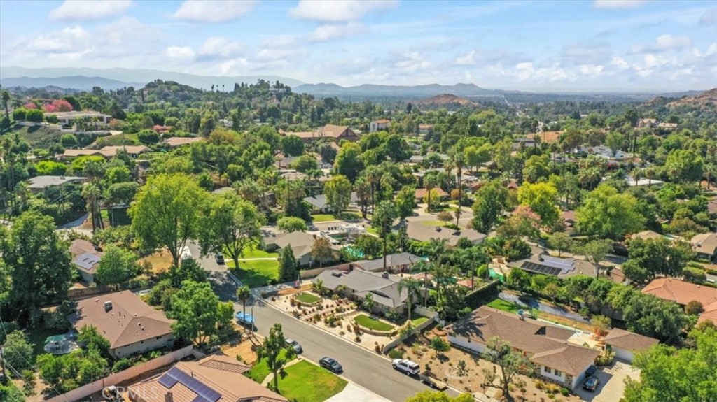 2065 Bronson Way Riverside, CA 92506 - Photo 73 of 75