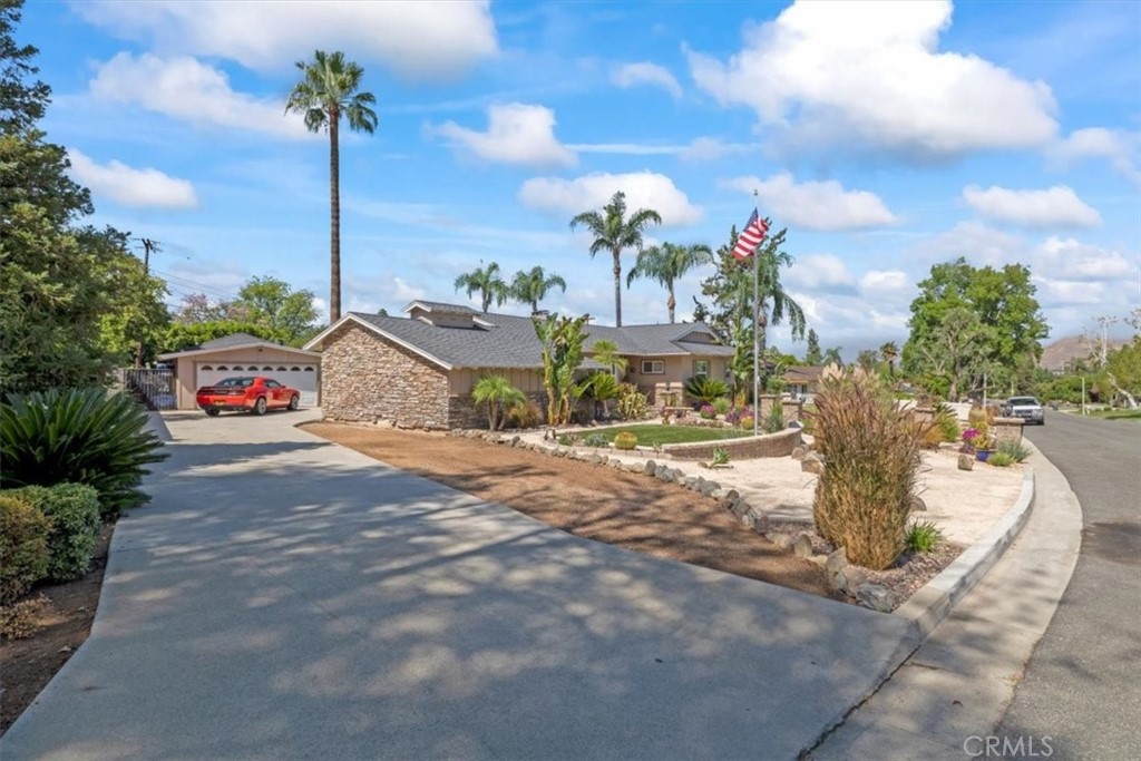 2065 Bronson Way Riverside, CA 92506 - Photo 8 of 75