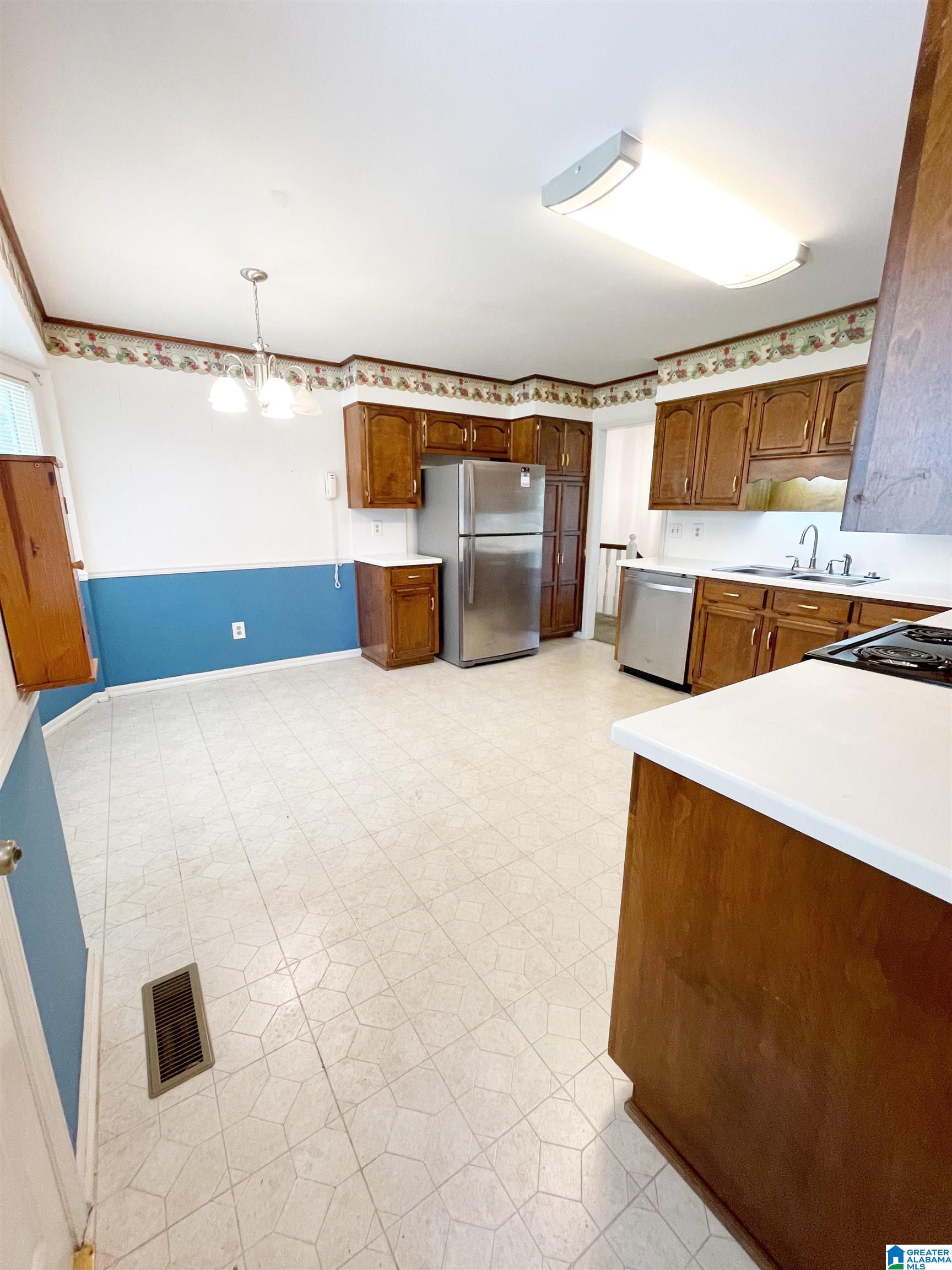 661 Elm Street Southwest Bessemer, AL 35022 - Photo 7 of 30