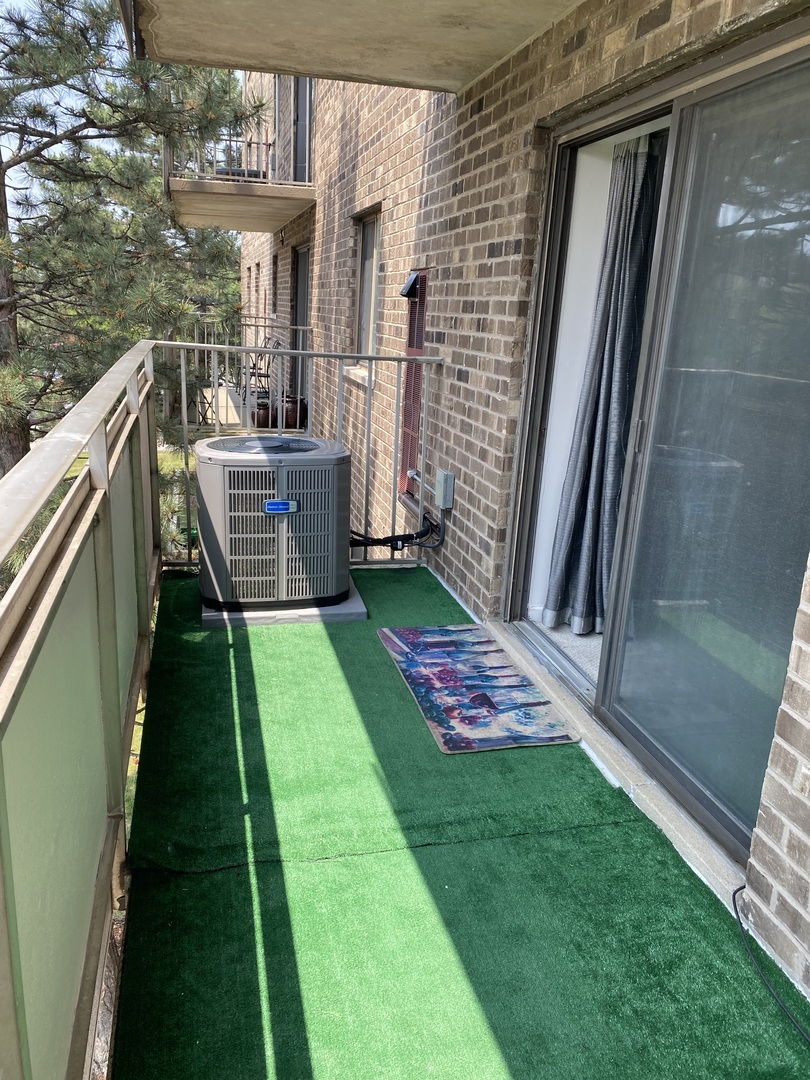 Undisclosed Address Schaumburg, IL 60193 - Photo 17 of 17