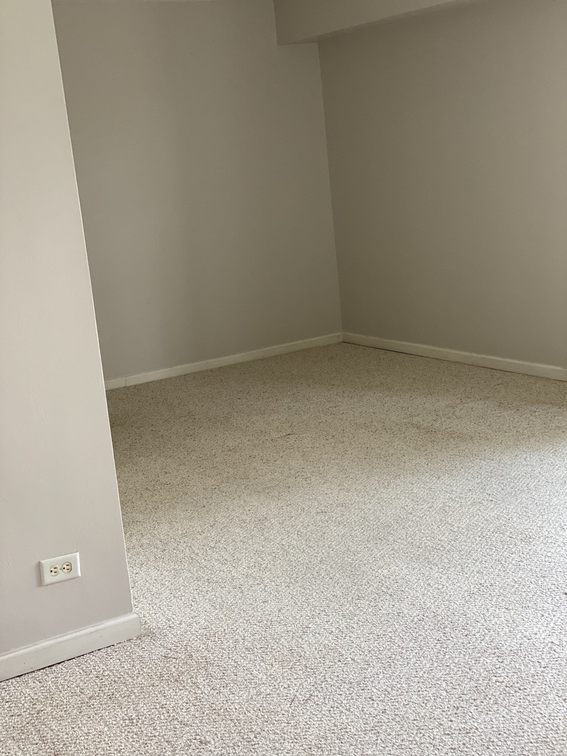 Undisclosed Address Schaumburg, IL 60193 - Photo 3 of 17 view of room