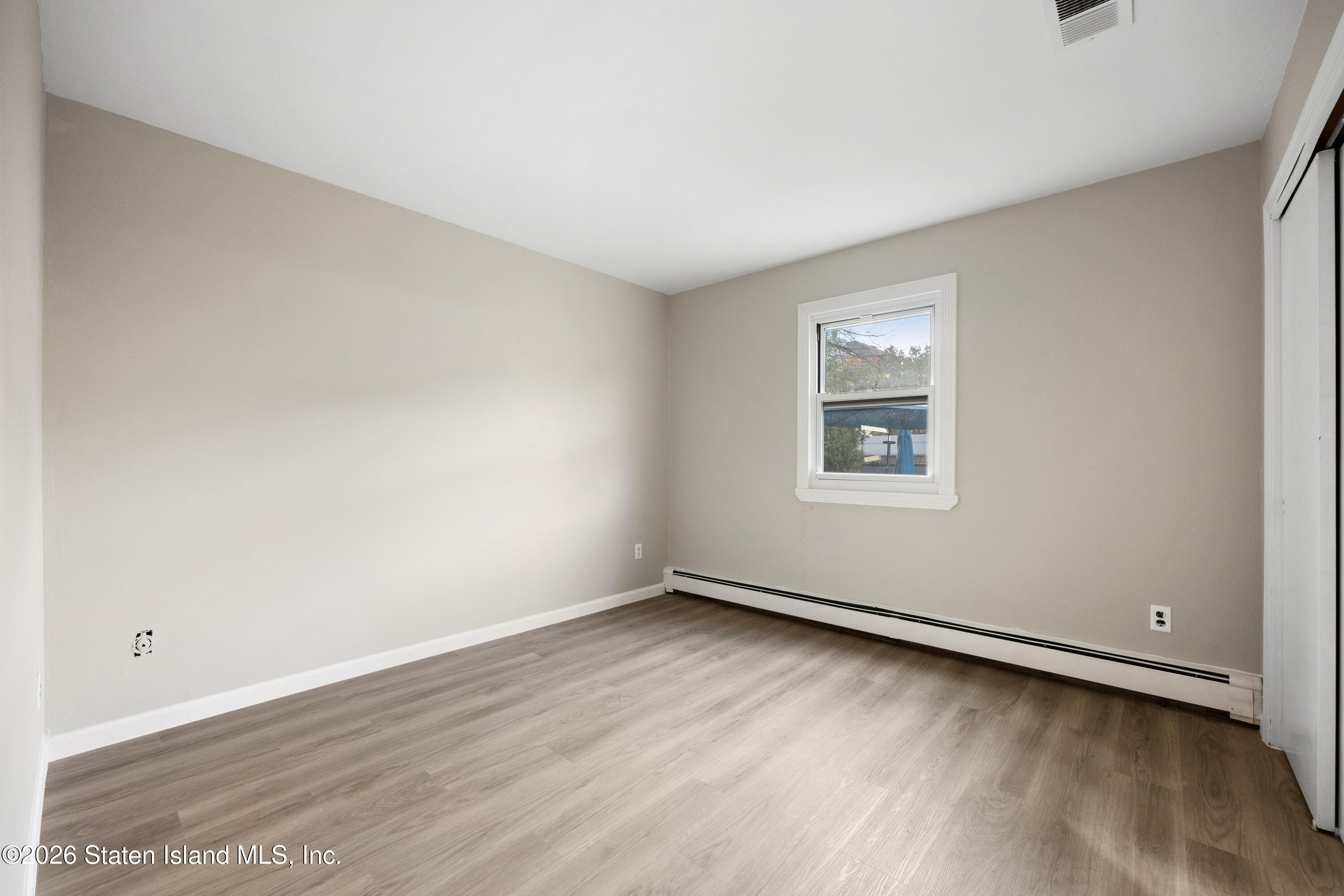 62 Bennett Place Staten Island, NY 10312 - Photo 5 of 34 an empty room with a workspace
