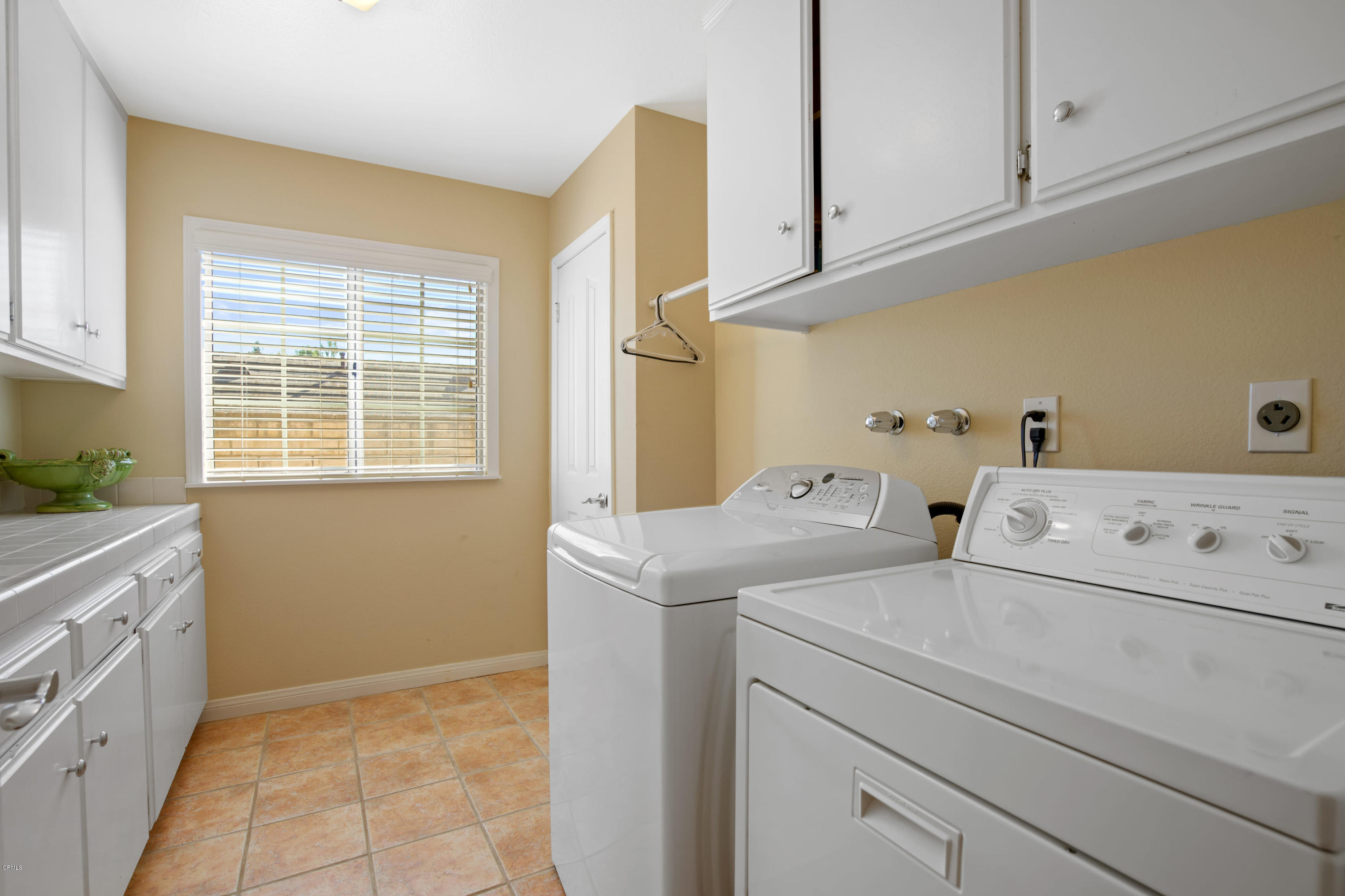 6670 Armitos Drive Camarillo, CA 93012 - Photo 26 of 35 a utility room with dryer and washer