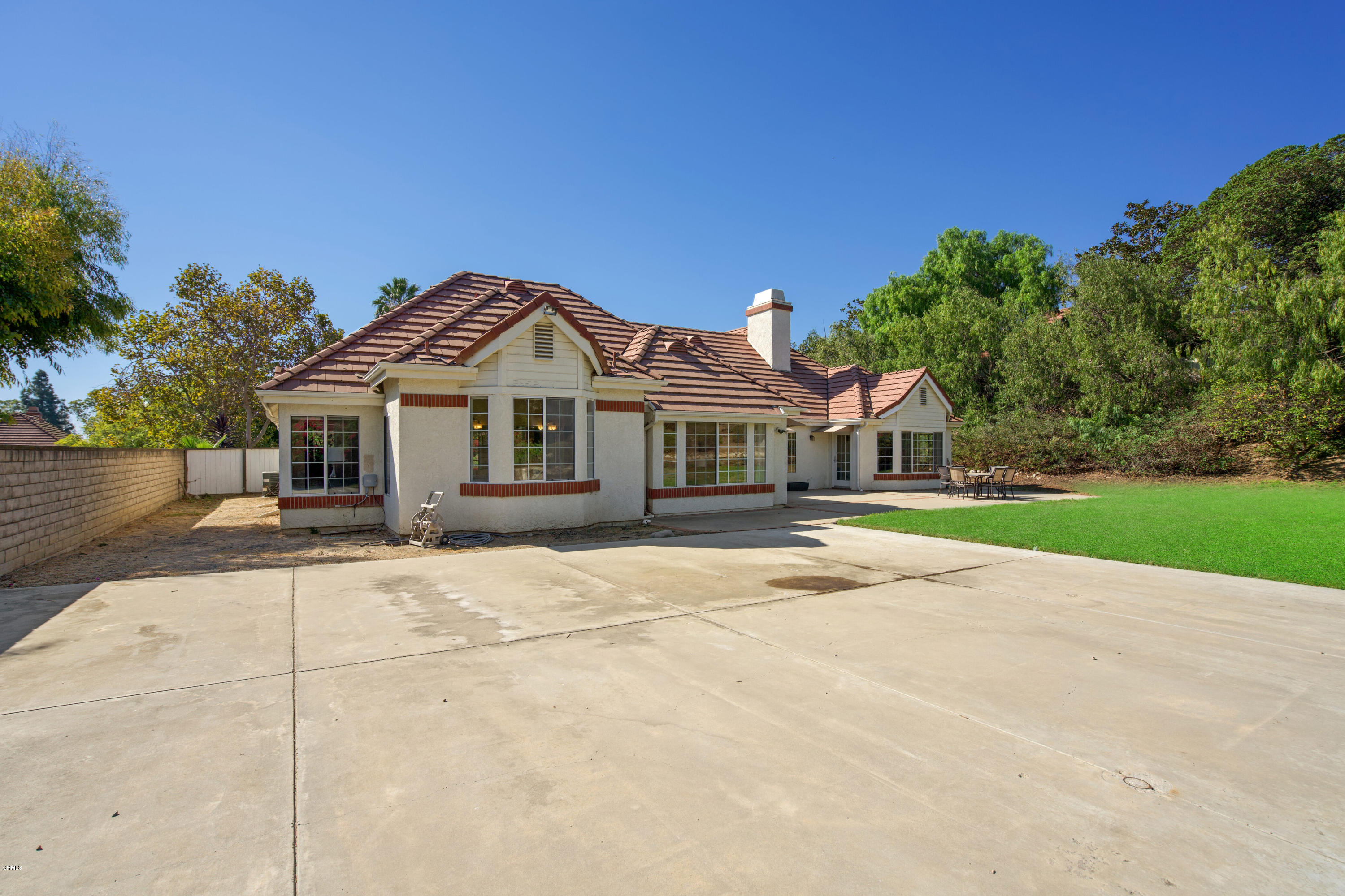 6670 Armitos Drive Camarillo, CA 93012 - Photo 32 of 35 a front view of a house with a garden