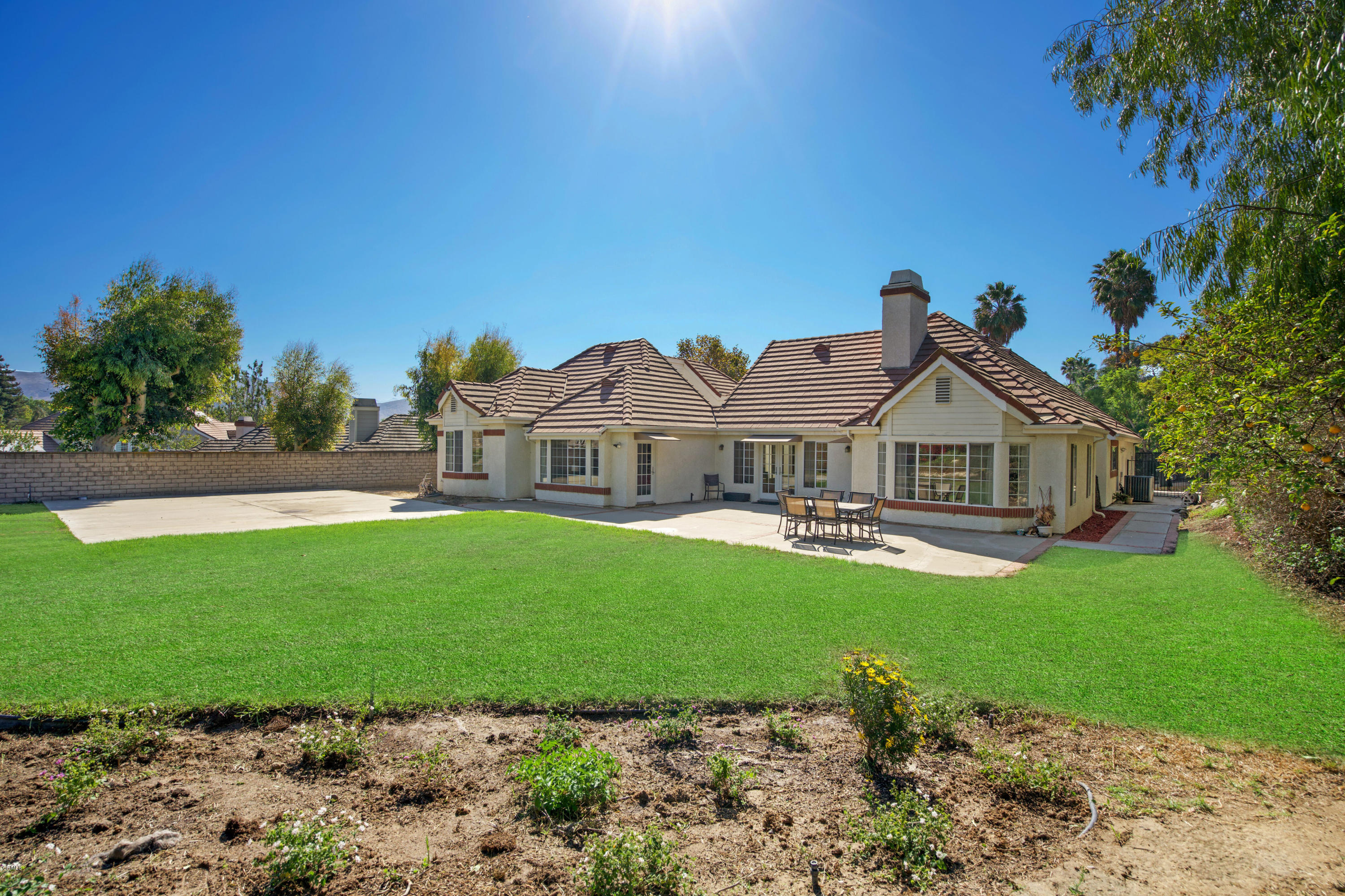 6670 Armitos Drive Camarillo, CA 93012 - Photo 33 of 35 a front view of a house with garden