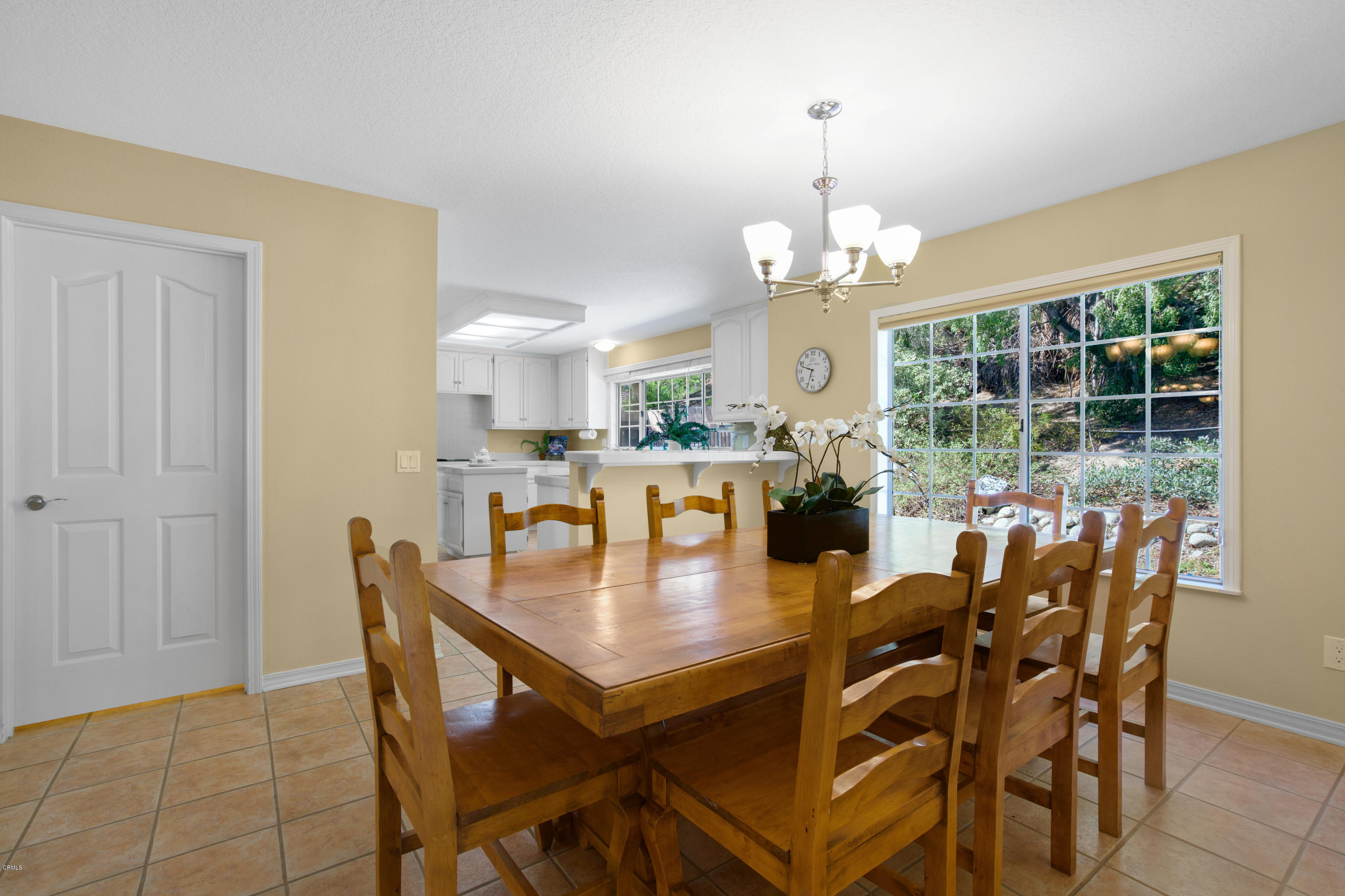 6670 Armitos Drive Camarillo, CA 93012 - Photo 10 of 35 a dining room with furniture and window