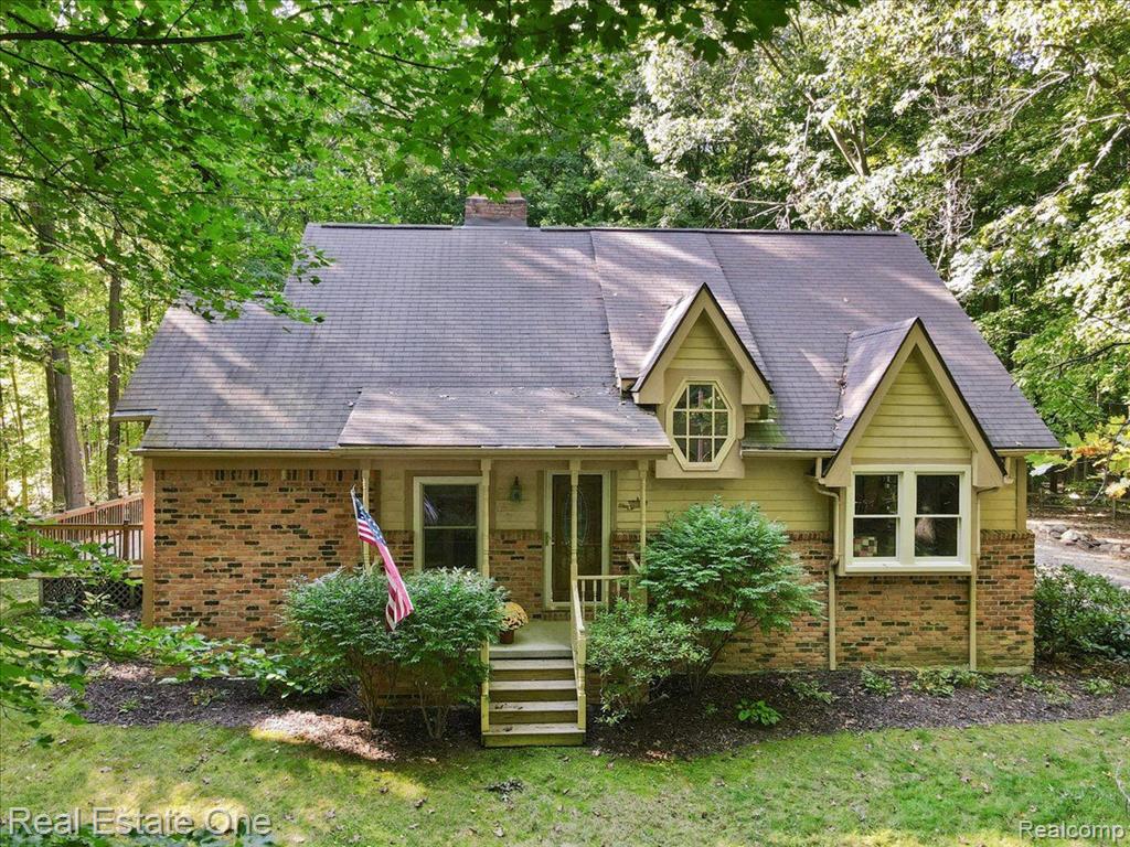 10275 Ortonville Road Clarkston, MI 48348 - Photo 2 of 43