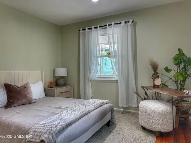 $4,100 | 37 Gerry Street, Unit 1, Greenwich, CT 06830